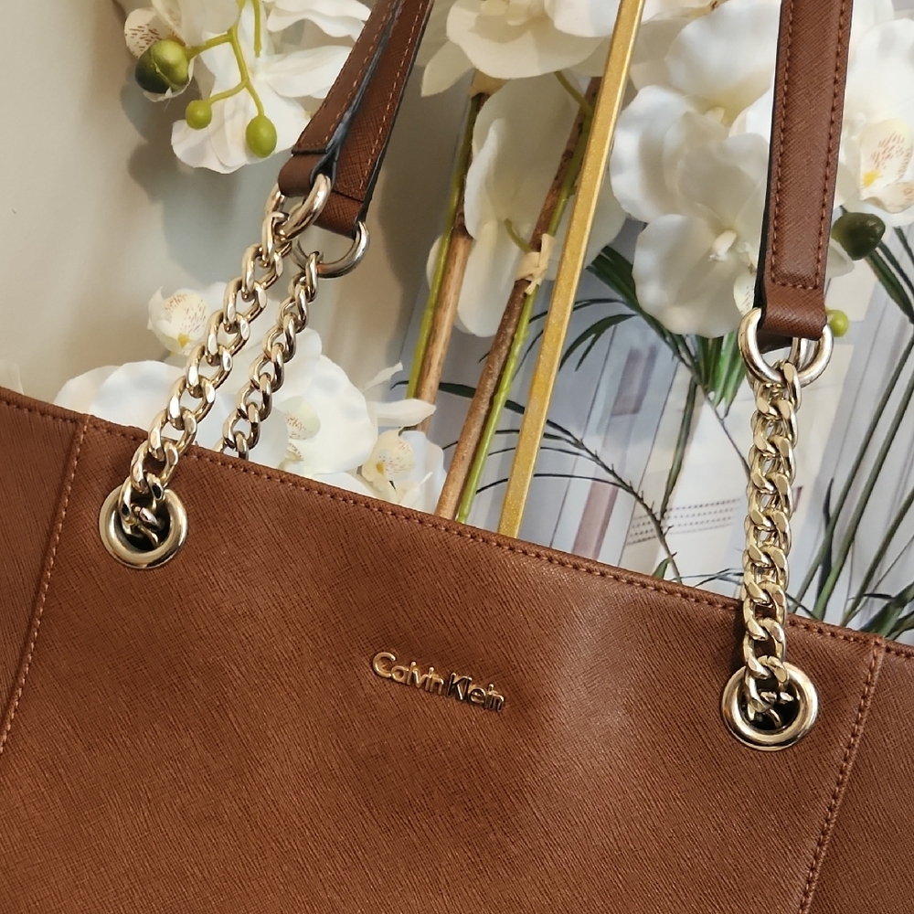 Calvin Klein Tan Leather Shoulder Bag - Picture 2 of 11